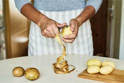 can rabbits eat potatoes peel?